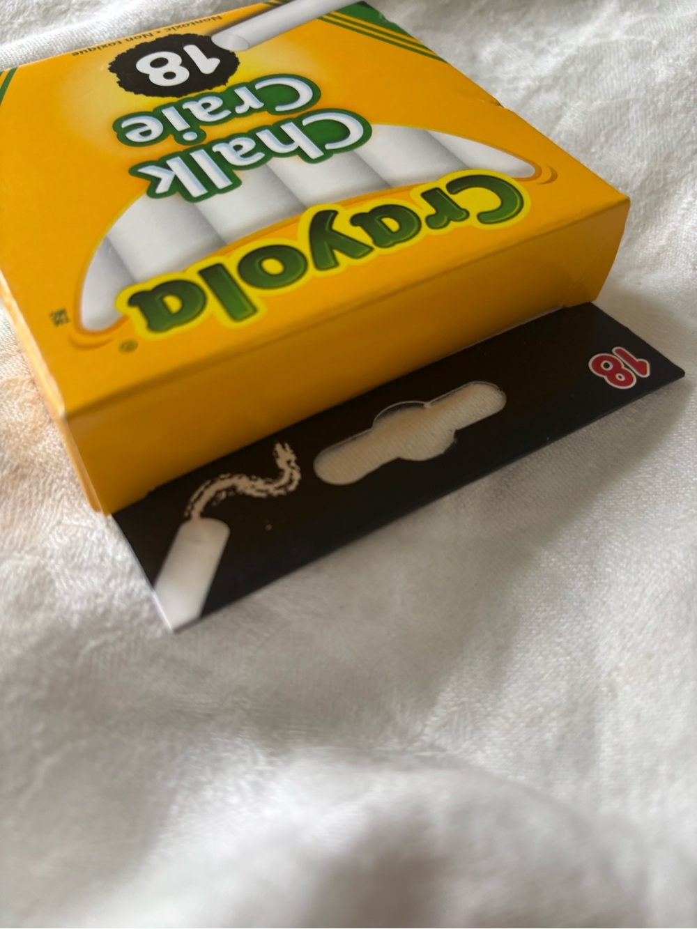 Crayola Chalk Pack - Yellow Box - Picture 4 of 7